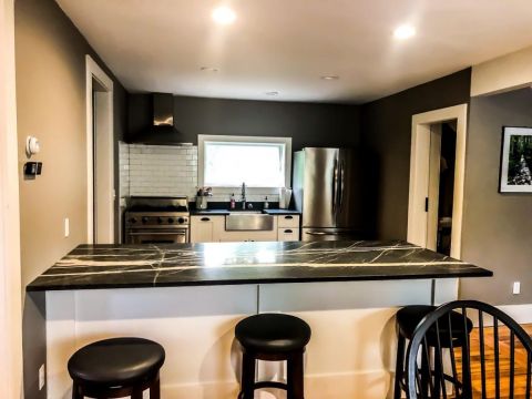 Kitchen with breakfast bar 
