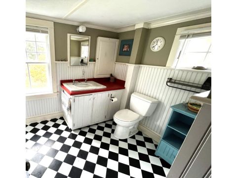 Full bathroom 