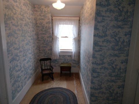 sitting area on 2nd floor